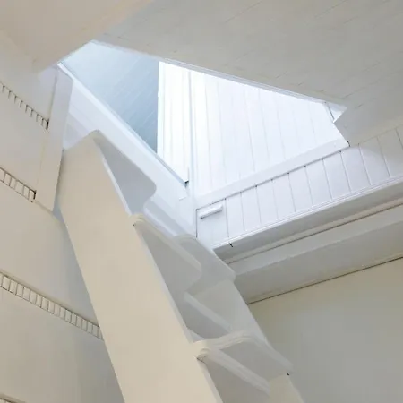 Beautiful With Balcony By Rent Like * זקופאנה